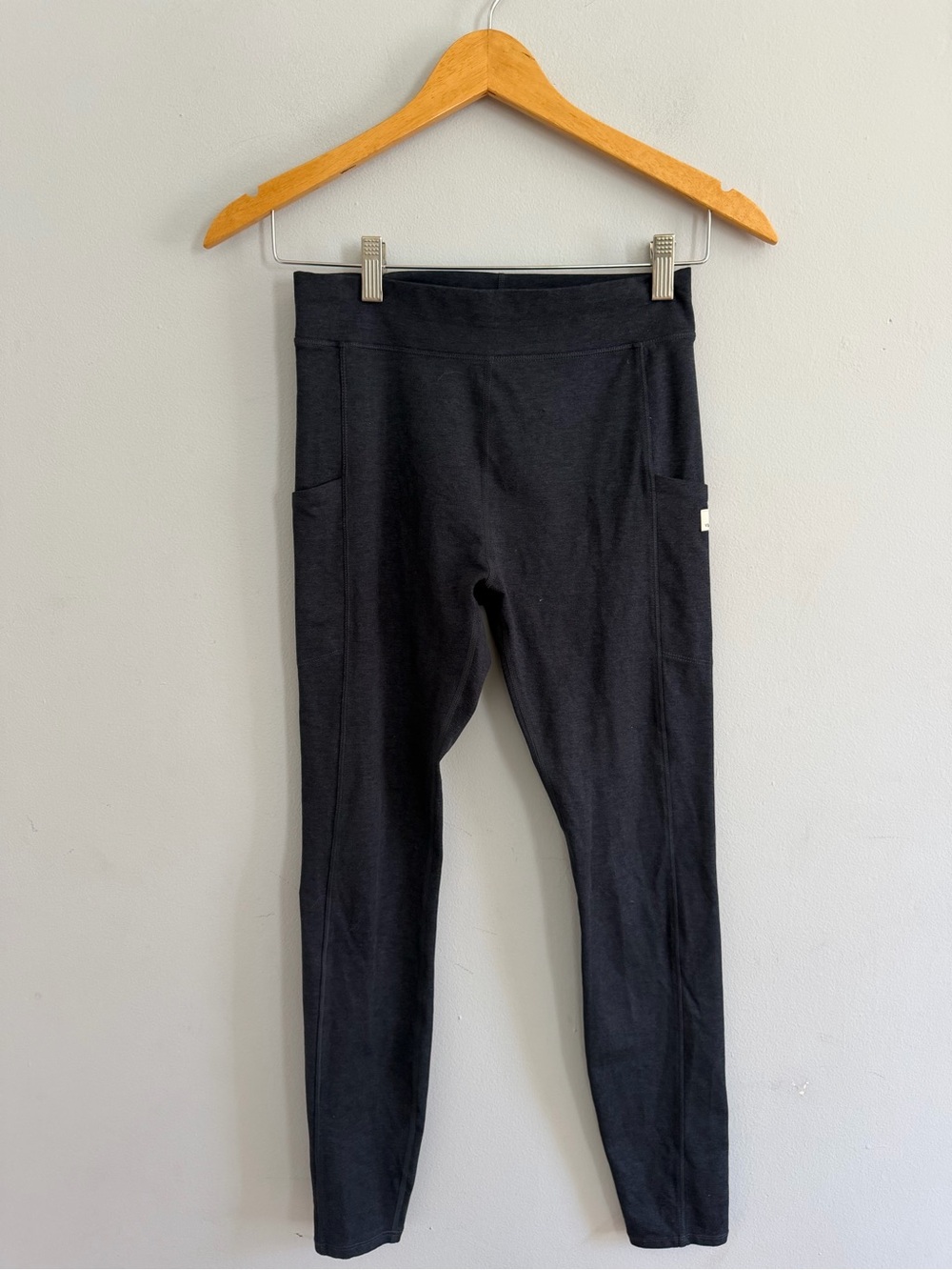 Vuori Women’s Side Pocket Leggings Dark Gray VW4030 Size S